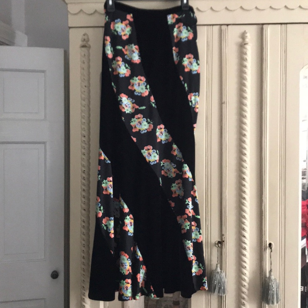 Velvet skirt